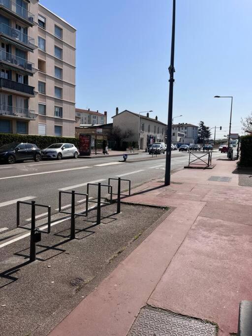 Apartamento Le Pressense Vénissieux Exterior foto